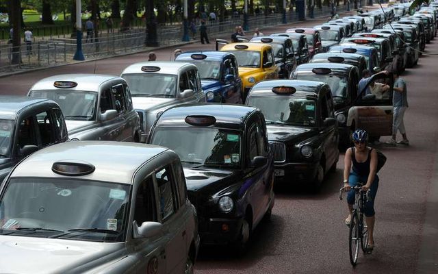 Leigubílsstjórar í London mótmæla appinu Uber.
