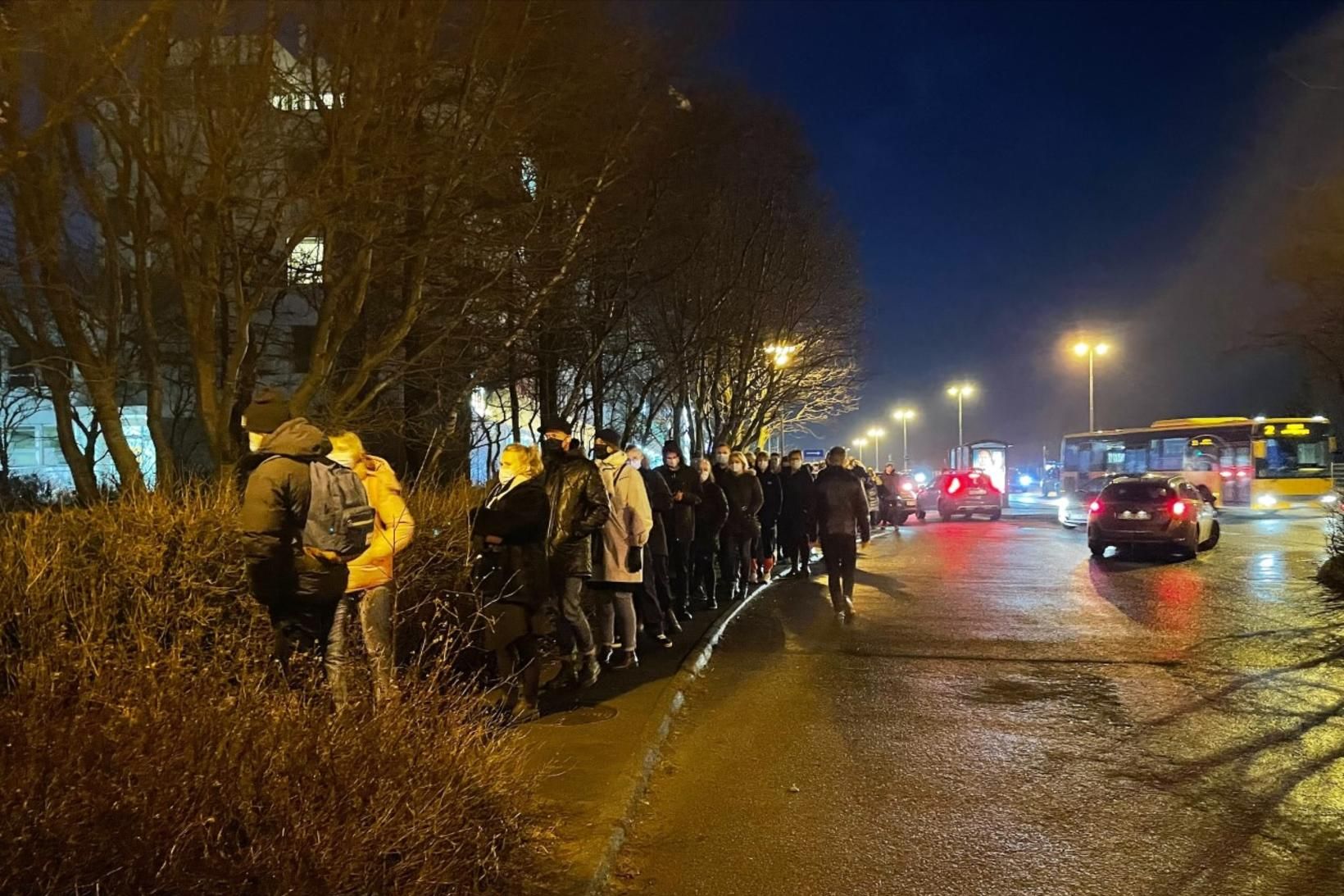 Mikil aðsókn er í hraðpróf nú skömmu fyrir jól og …