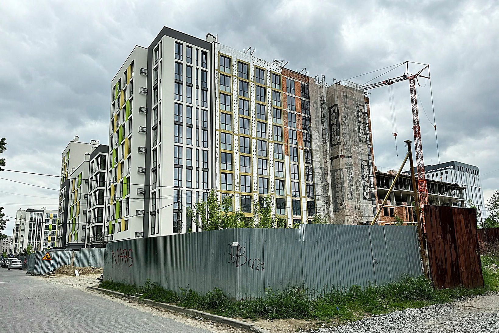 Uppbygging í nágrenni nýrra höfuðstöðva Bank Lviv.