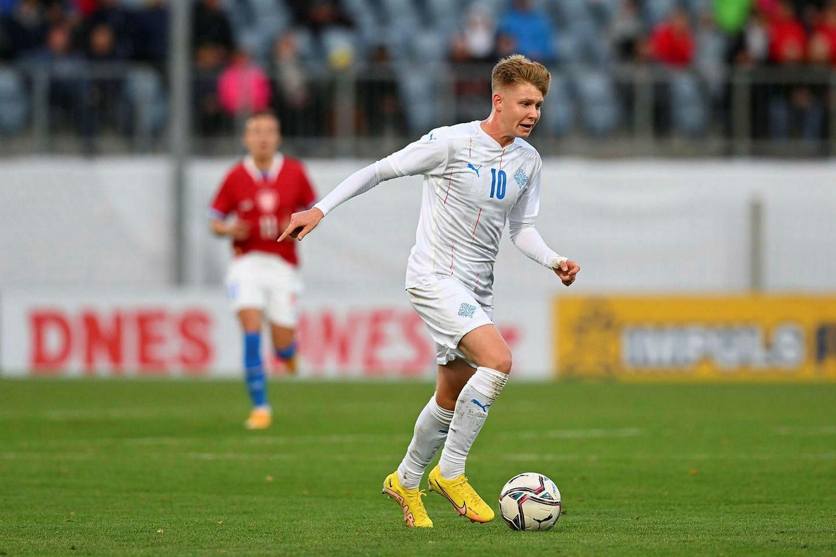 Kristian Nökkvi Hlynsson í leik með íslenska U21-árs landsliðinu.
