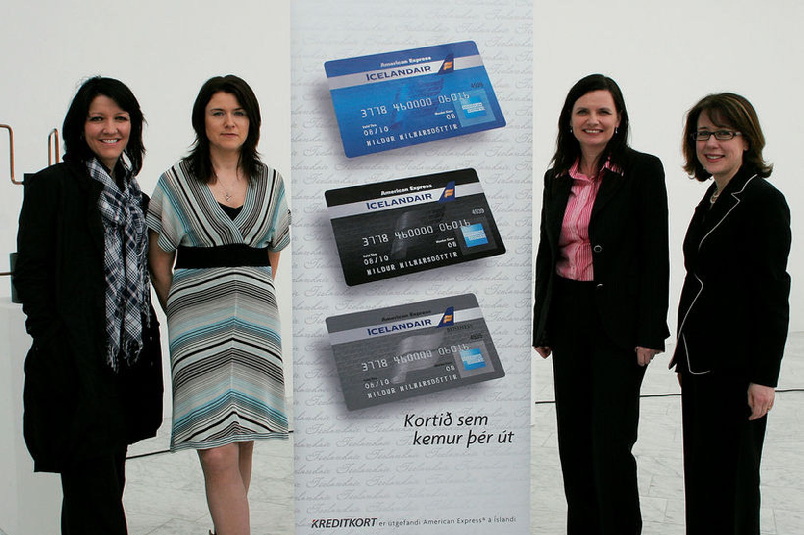 Frá kynningu á fyrstu útgáfu American Express-kreditkorta á Íslandi.