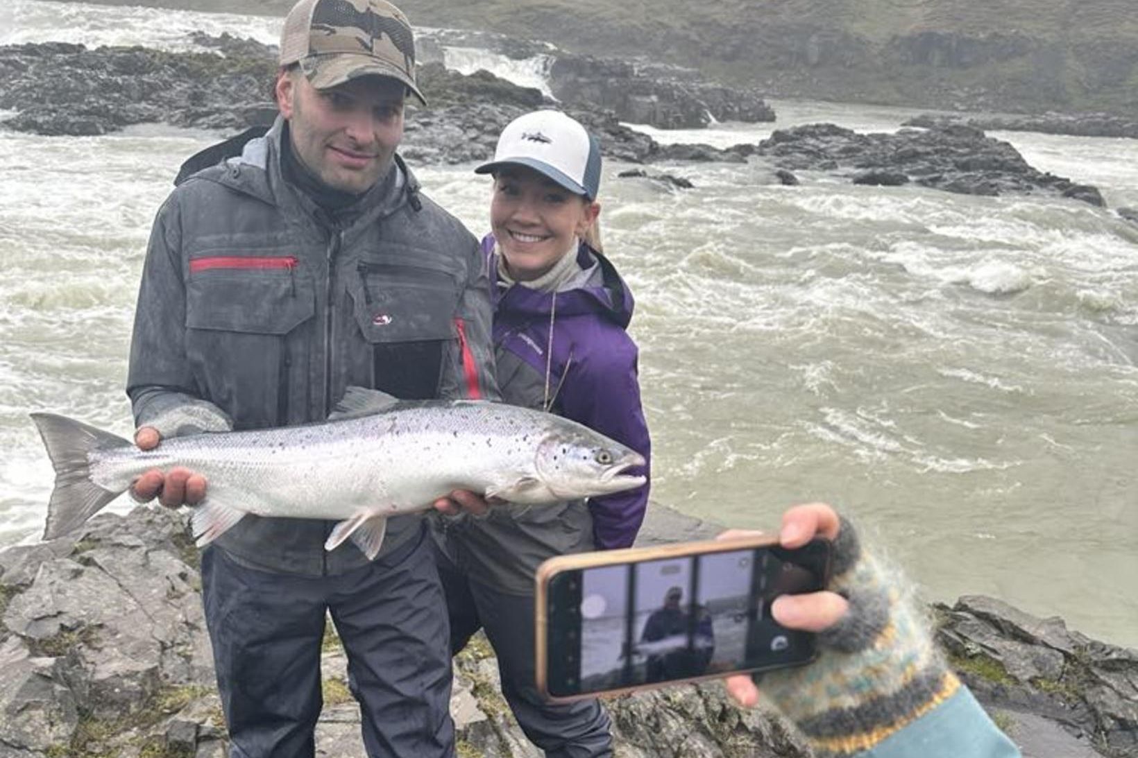 Svona var stemmingin við Urriðafoss í fyrra. Bændurnir, Haraldur Einarsson …