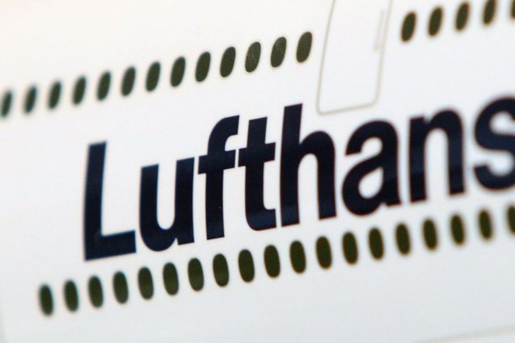 Lufthansa hafði upplýsingar um veikindi aðstoðarflugmannsins.