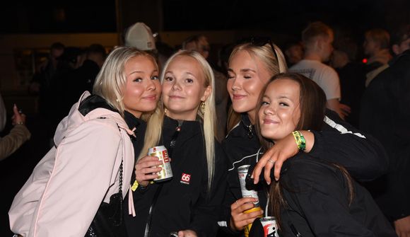 Myndir: Mikið fjör á húkkaraballinu í Eyjum