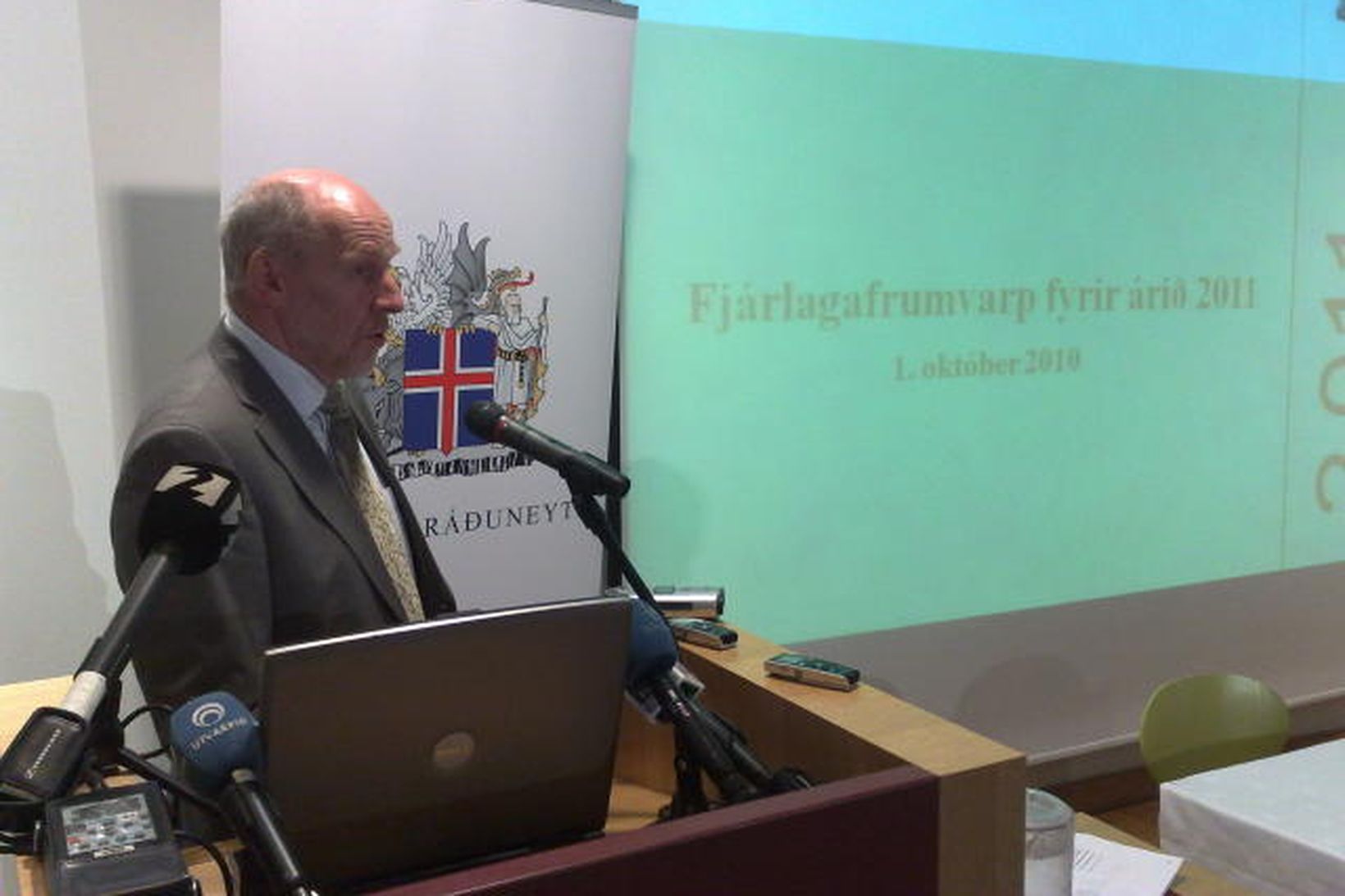 Steingrímur J. Sigfússon, fjármálaráðherra, kynnir fjárlagafrumvarpið nýlega.