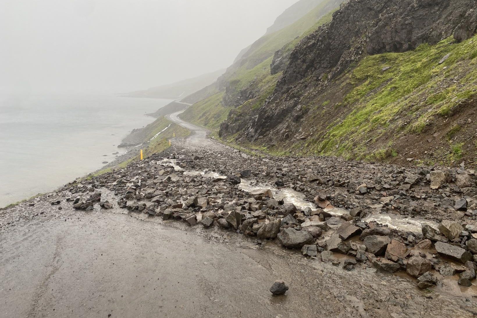 Skriður féllu á Strandaveg á föstudag.