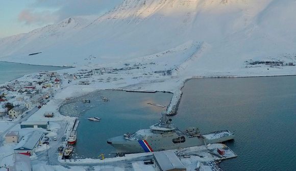 Hugað að frekari vörnum á Flateyri