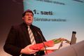 Verðlaun Ólafur Þ. Hauksson sérstakur saksóknari tekur við viðurkenningu SFR fyrir &bdquo;stofnun ársins&ldquo; 2011.