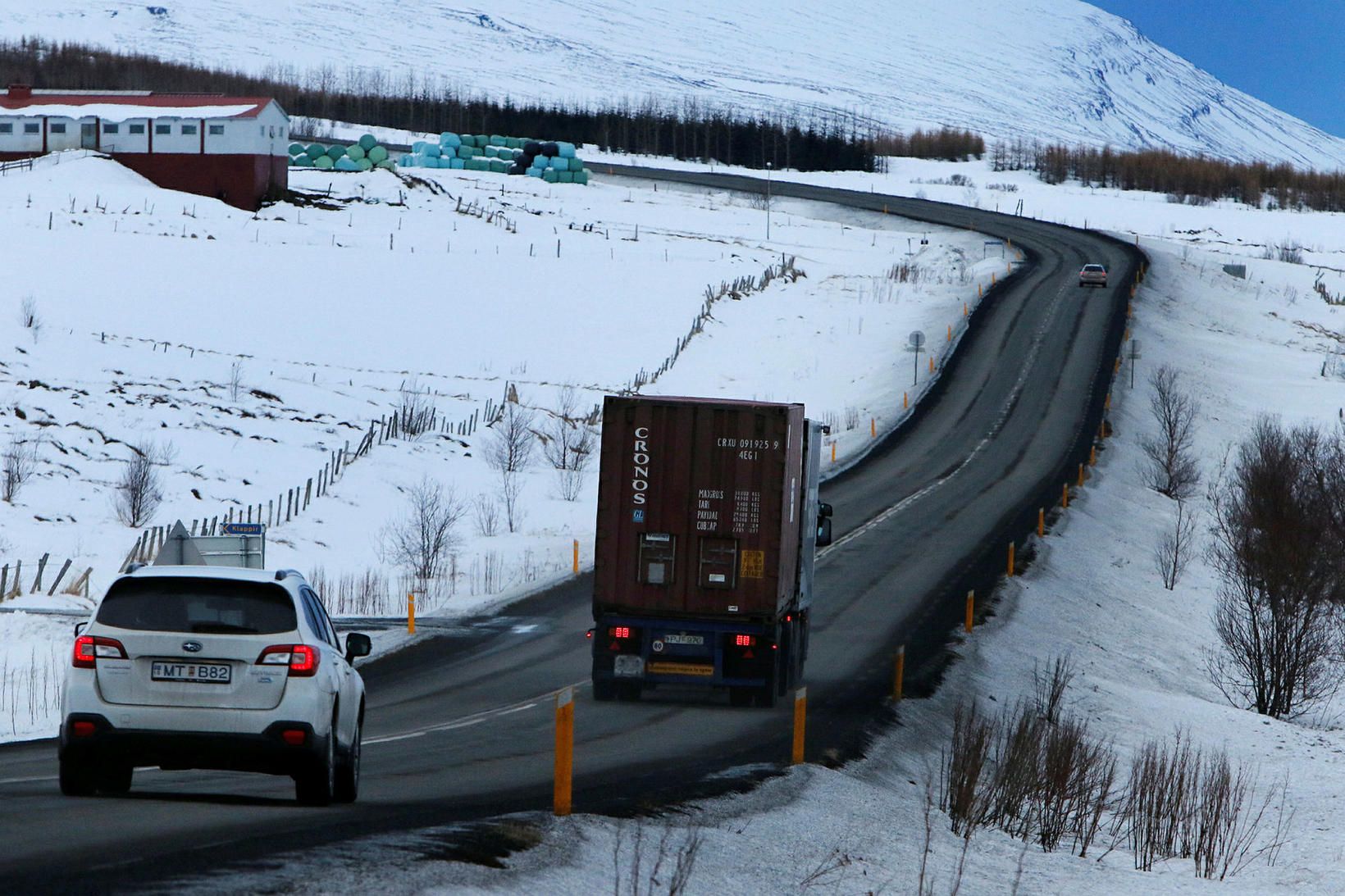 Flytja gríðarstór hús eftir þjóðveginum í nótt
