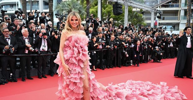 Ofurfyrirsætan Heidi Klum mætti í áberandi kjól frá Elie Saab.