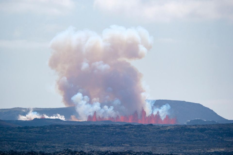 Áttunda gosið á Reykjanesskaga á þremur árum hófst fyrr í dag.