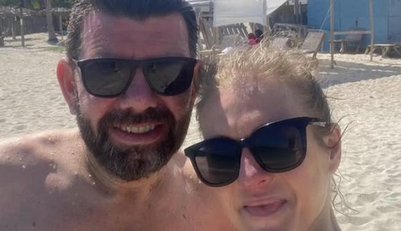 Sér ekki sólina fyrir sínum heittelskaða
