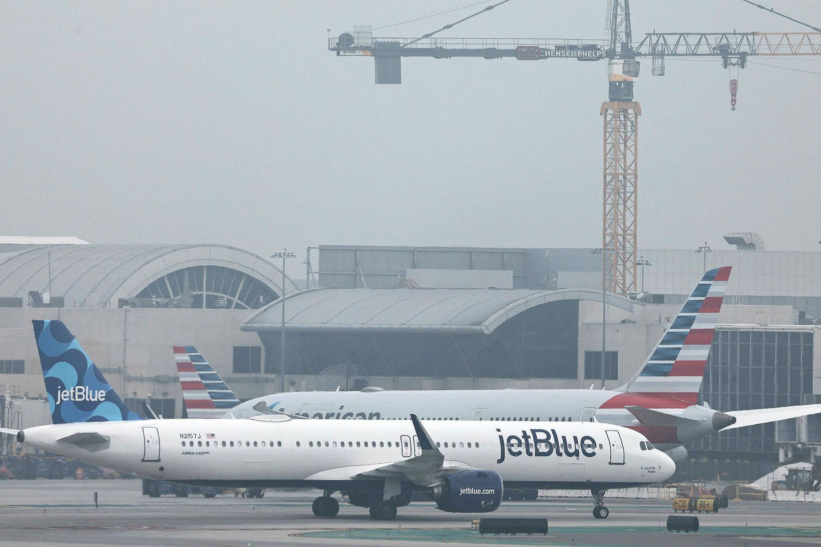 Farþegaþota JetBlue á LAX-flugvellinum í Los Angeles. Mynd úr safni.