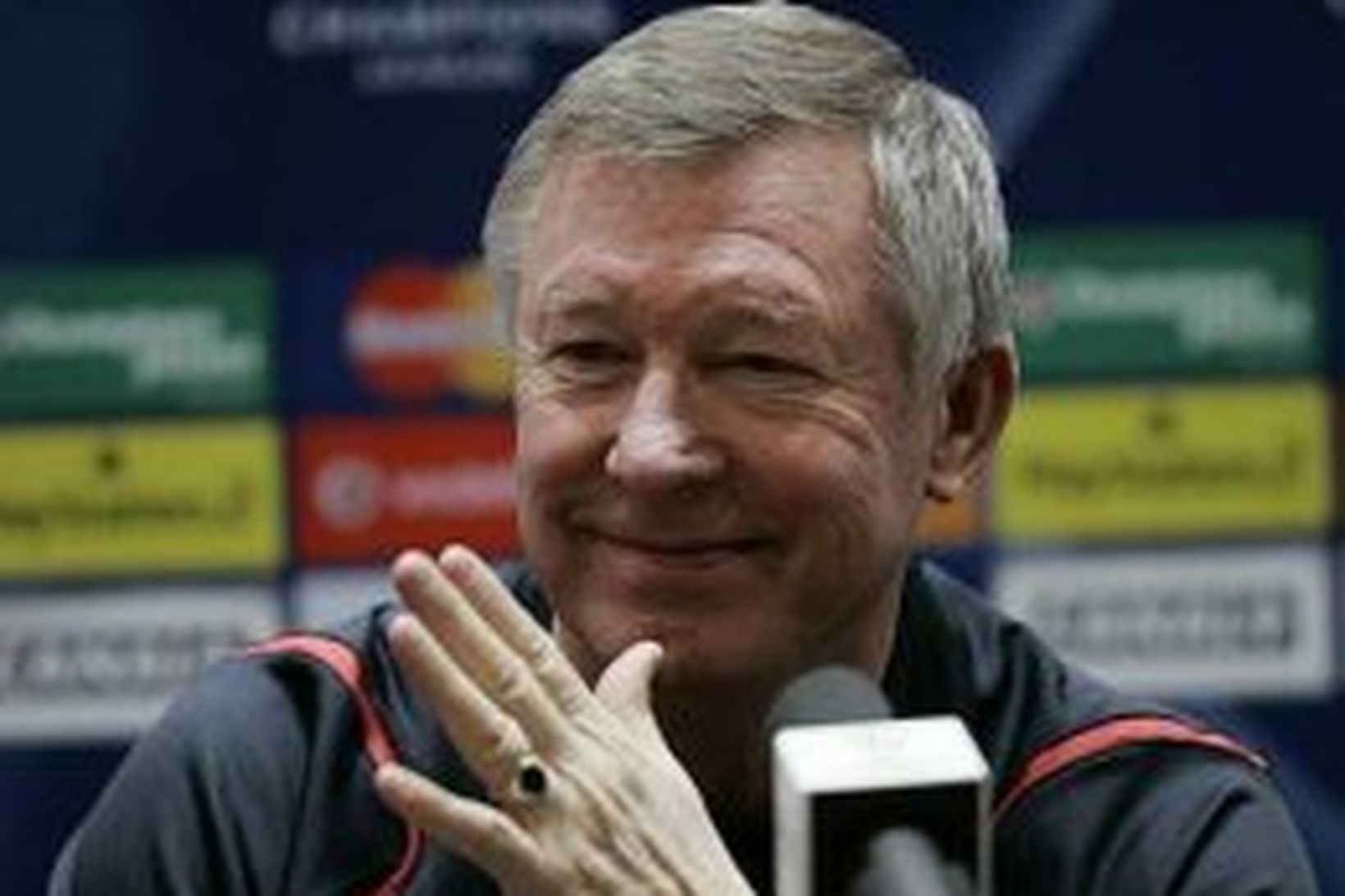 Alex Ferguson gerir ekki mikið úr möguleikum United á að …