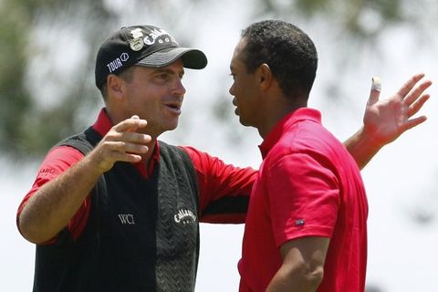 Rocco Mediate átti ekki í vandræðum með að óska Tiger Woods til hamingju með sigurinn.