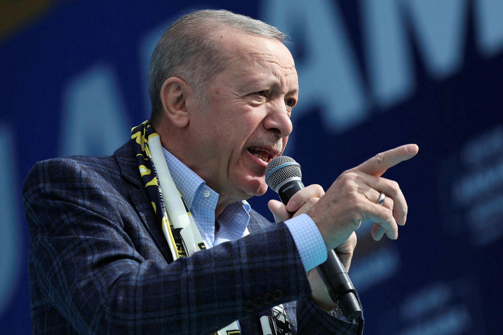 Recep Tayyip Erdogan á kosningafundi 30. apríl.