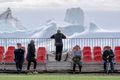 Grænland Grænlenskir áhorfendur á íþróttavelli í bænum Qeqertarsuaq á Diskóeyju, stærstu grænlensku eyjunni.