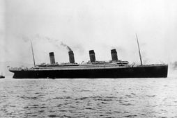 Titanic leggur upp í jómfrúrferðina.