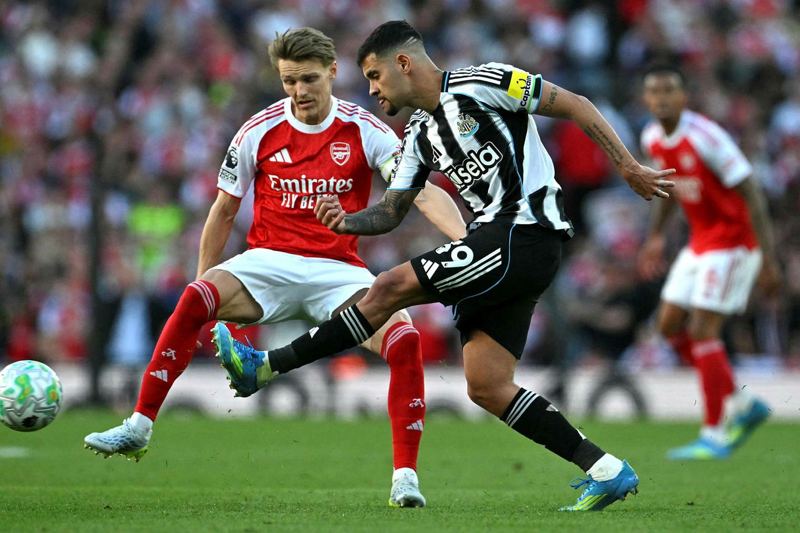 Arsenal – Fulham kl. 16.30, bein lýsing