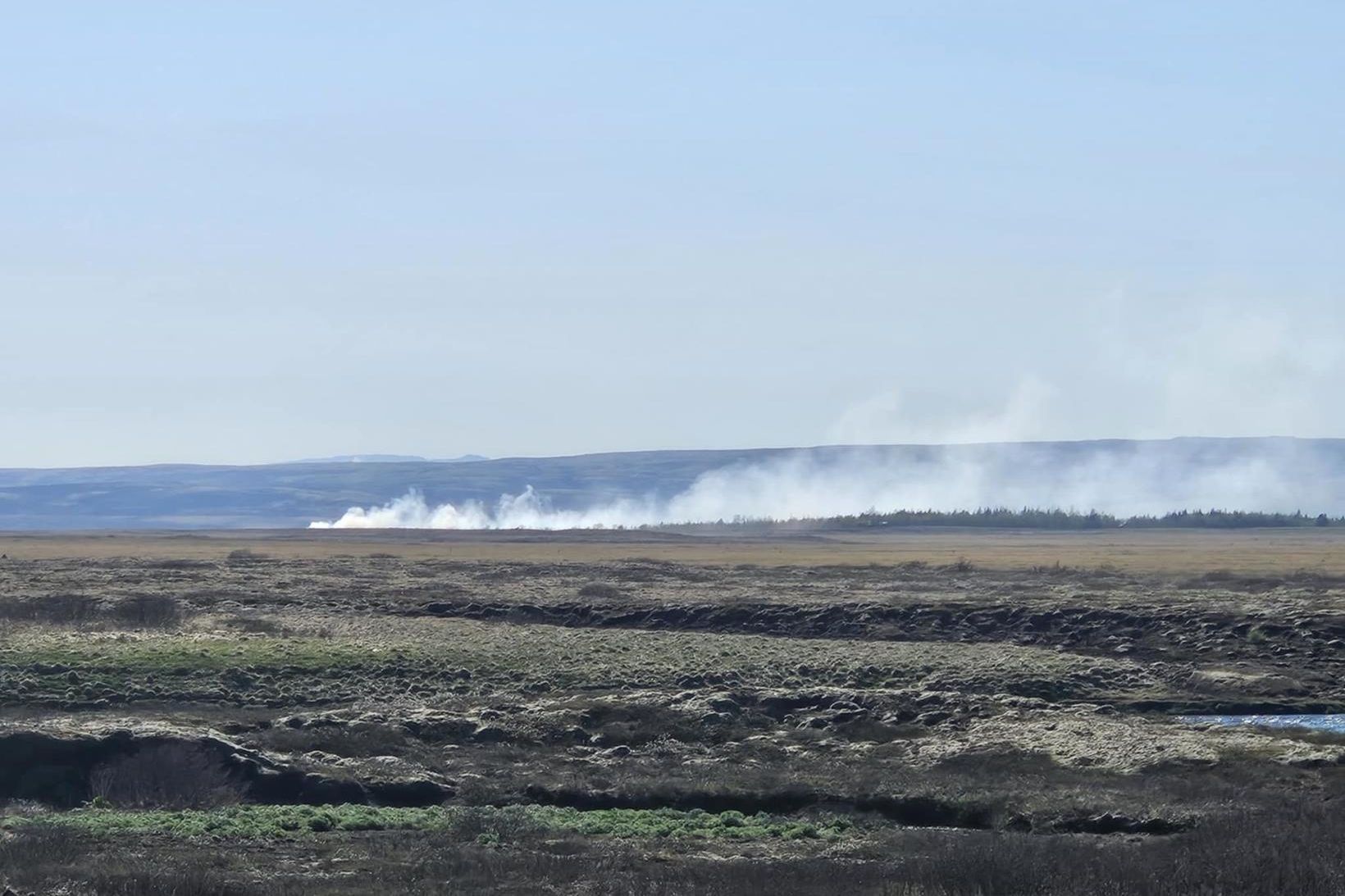 Slökkvilið brýnir fyrir fólki að fara varlega með eld, gróður …