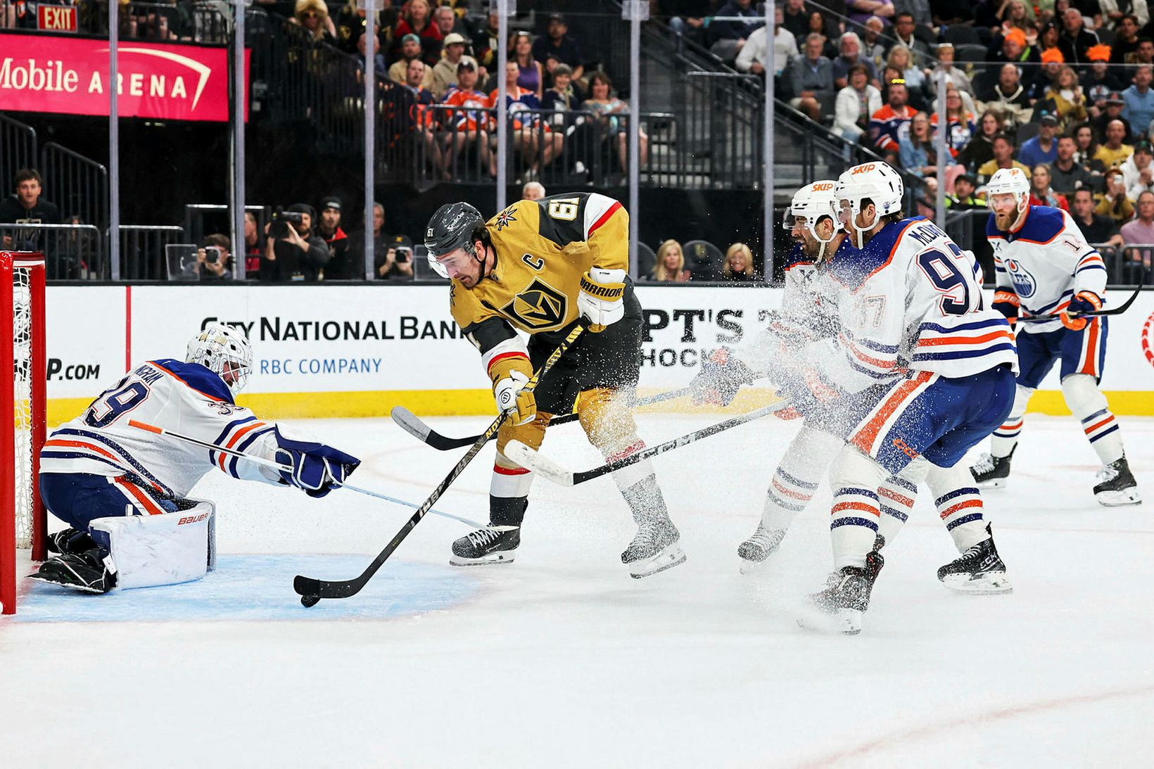 Fæddi barn á leikvanginum