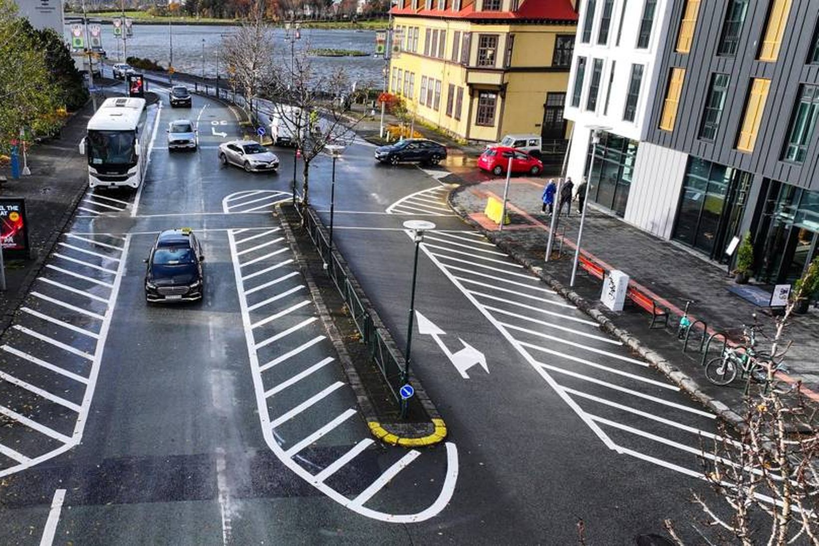 Yfirklór að þrengja gatnamótin