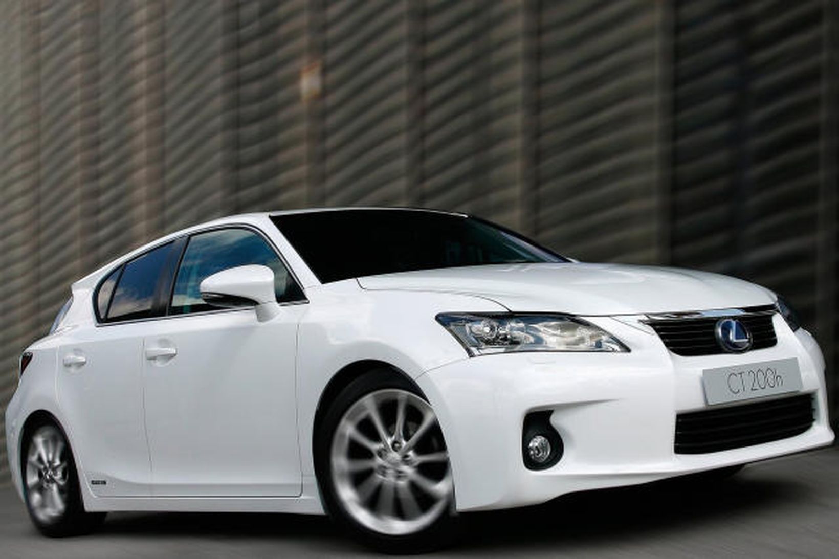 Lexus CT 200h.