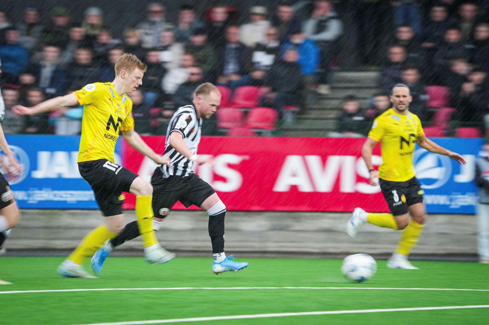 Luke Rae á fleygiferð í leik með KR gegn ÍA.