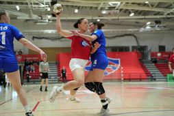 Elín Rósa Magnúsdóttir sækir að marki ÍR í dag.