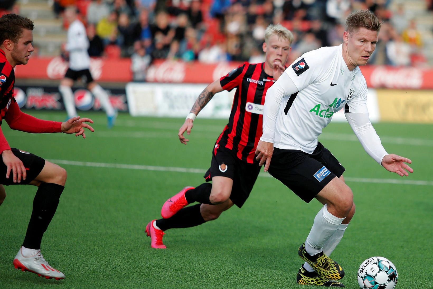 Morten Beck Guldsmed í leik með FH gegn Víkingi.
