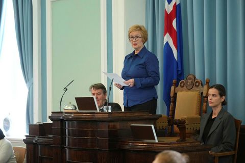 Þórunn Sveinbjarnardóttir, Speaker of Alþingi, has activated the so-called nuclear option.