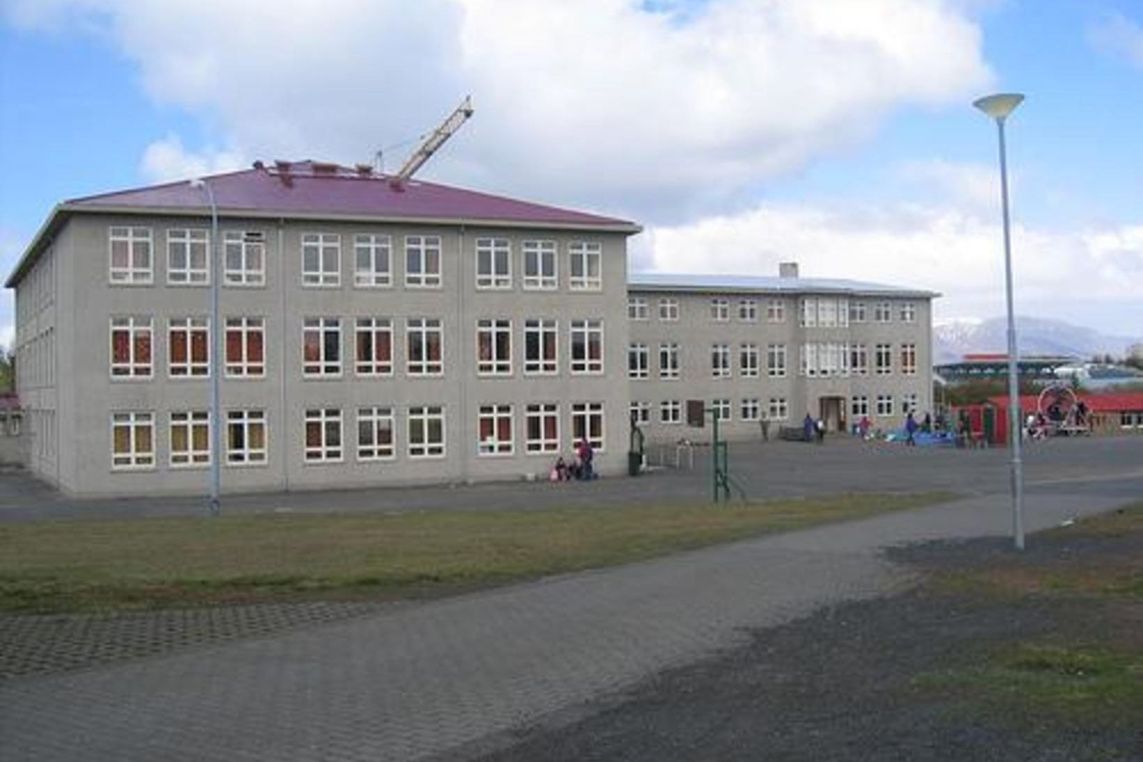 Laugarnesskóli er við Kirkjuteig 24 í Reykjavík og er einsetinn …