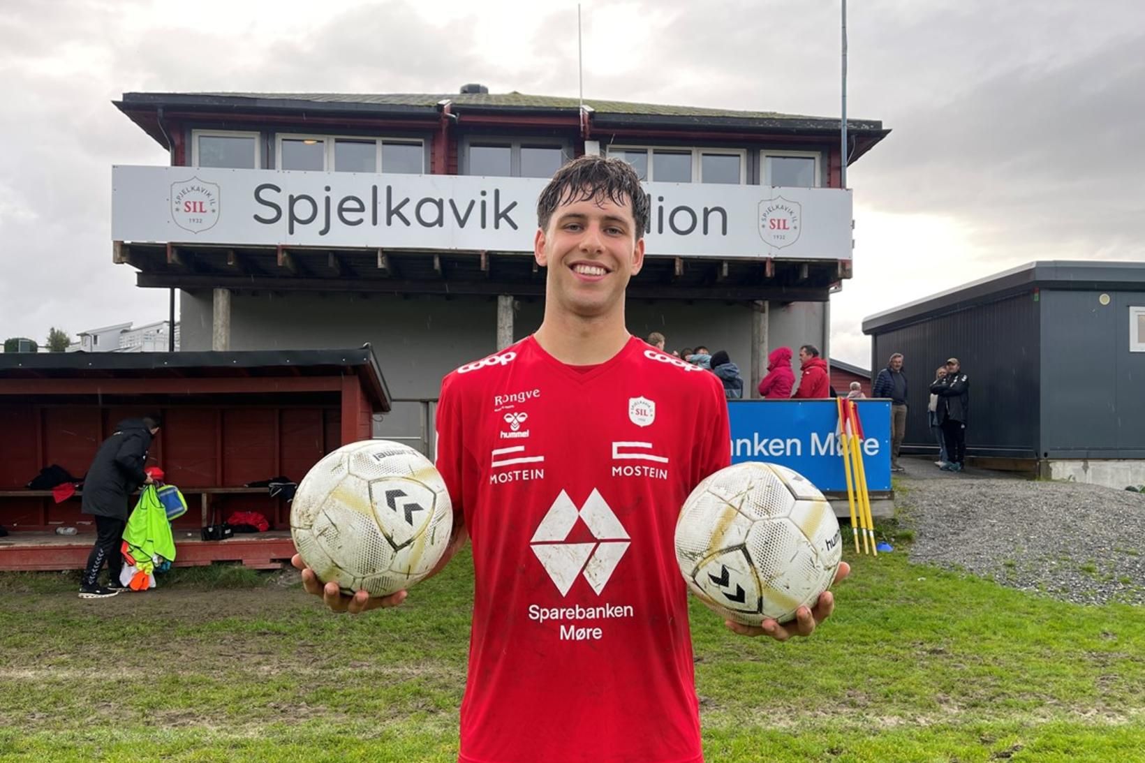 Erik Leandersson kátur eftir að hafa skorað sex mörk í …