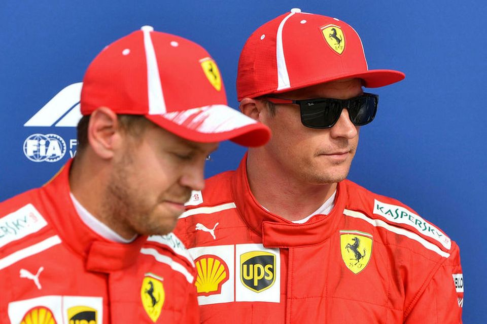 Kimi Räikkönen (t.h.) og Sebastian Vettel rétt eftir tímatökuna í Monza í dag.