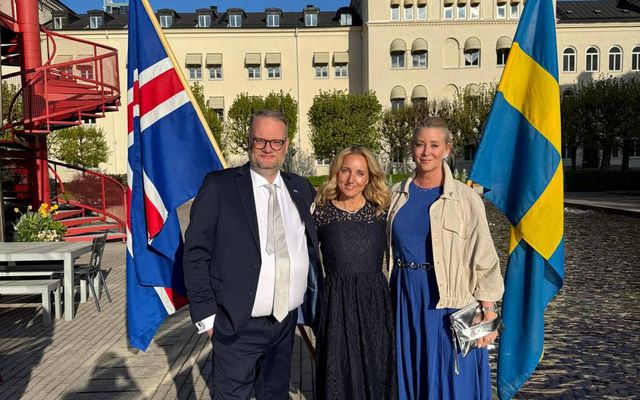 Sverrir Þór ásamt Lindu Lagerdahl meðeiganda fyrirtækisins og Ninu Ekman starfsmanni Spurðu Lou.