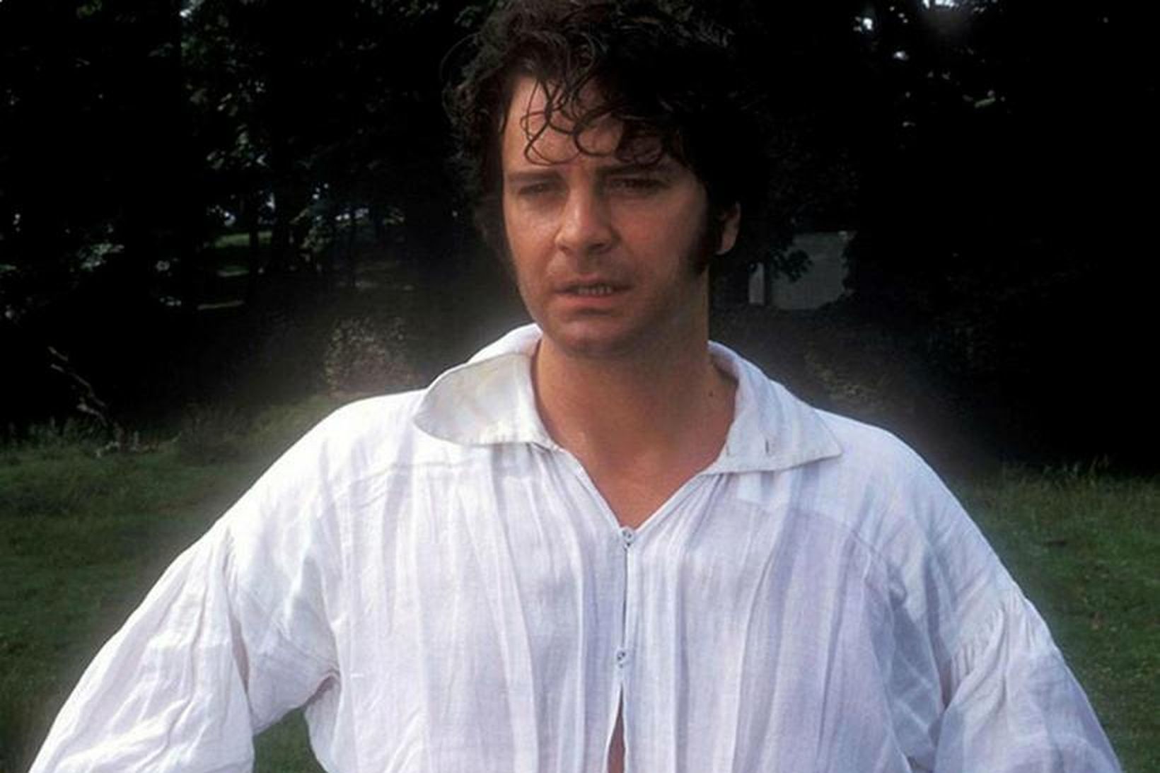 Leikarinn Colin Firth sem Fitzwilliam Darcy, nýstiginn upp úr Pemberlay-vatni, …