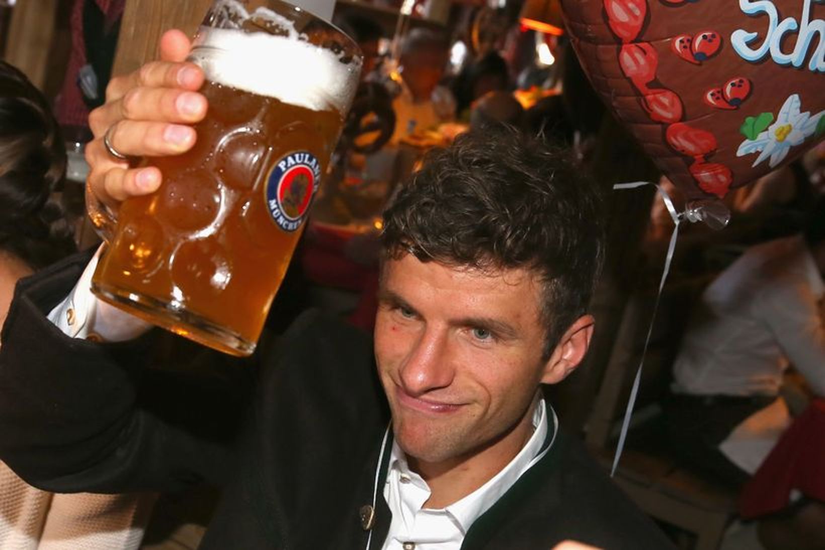 Fótboltamaðurinn Thomas Mueller lét sig ekki vanta á Oktoberfest í …