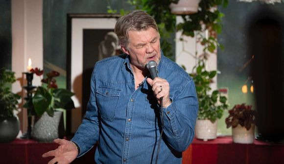 Sjáðu Helga Björns taka Það bera sig allir vel 