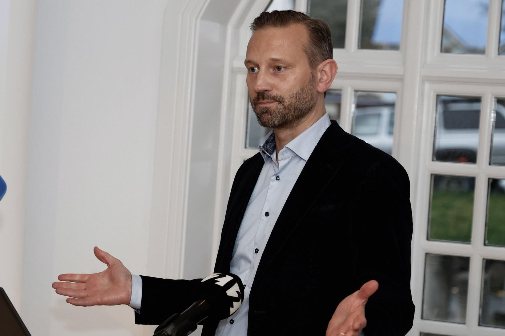 Einar Þorsteinsson borgarstjóri kynnir hér skýrslu um rannsóknir á byggingu …