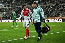 Gabriel Martinelli gengur svekktur af velli gegn Newcastle.