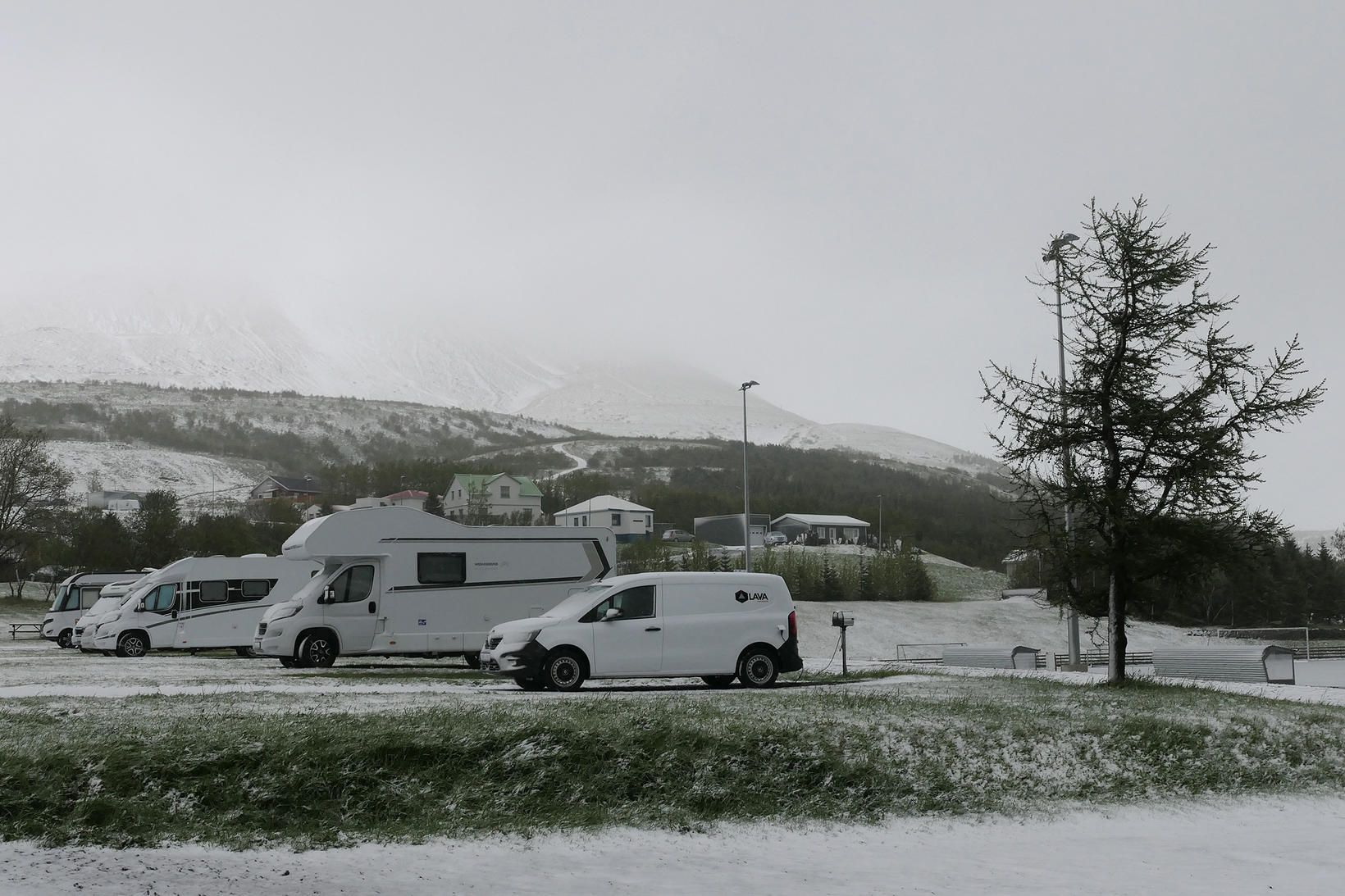 Ferðamenn sem dvöldu á tjaldsvæðinu á Húsavík í nótt vöknuðu …