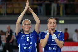 Rut Arnfjörð Jónsdóttir og Berglind Þorsteinsdóttir eftir leik með landsliðinu á EM 2024.