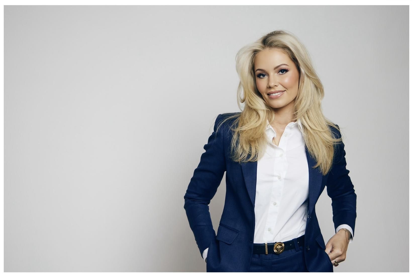 Eiginkona stofnandans tekur við