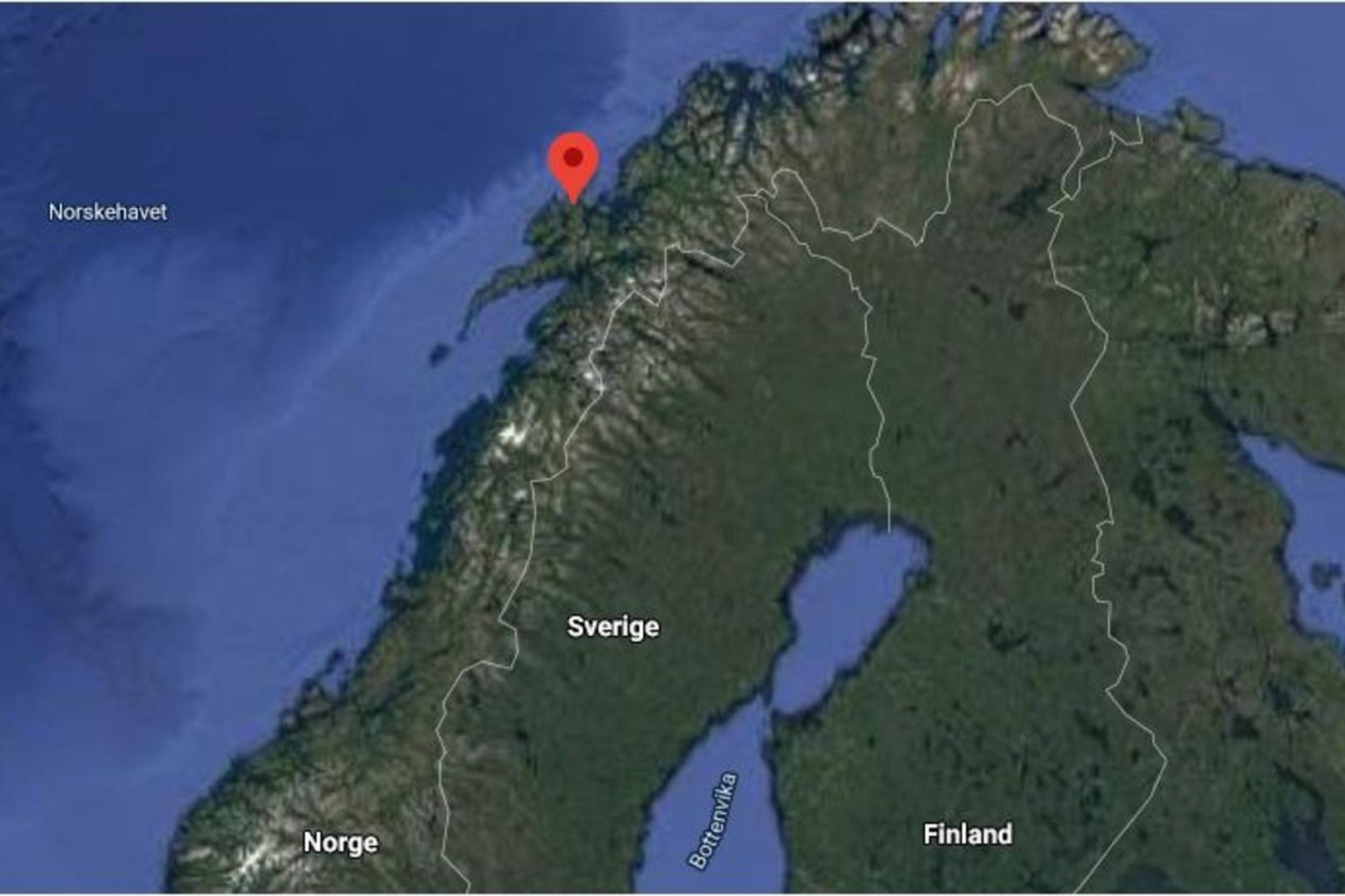 Andøy er í Nordland-fylki, milli Lofoten og Tromsø. Þar er …