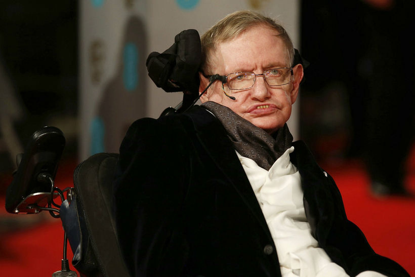 Stephen Hawking árið 2015.