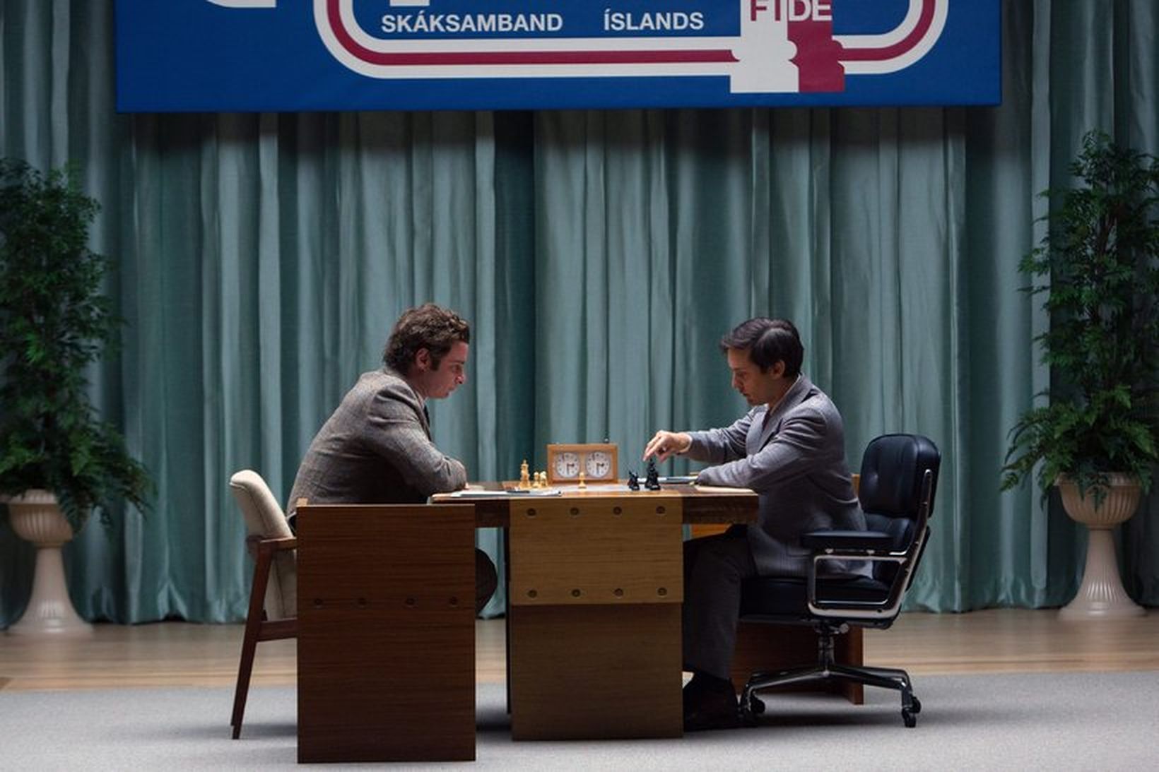 Liev Schreiber og Toby Maguire sem Spassky og Fischer.