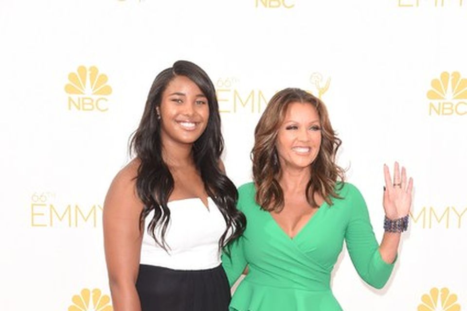 Vanessa Williams ásamt gesti við komuna á Emmy