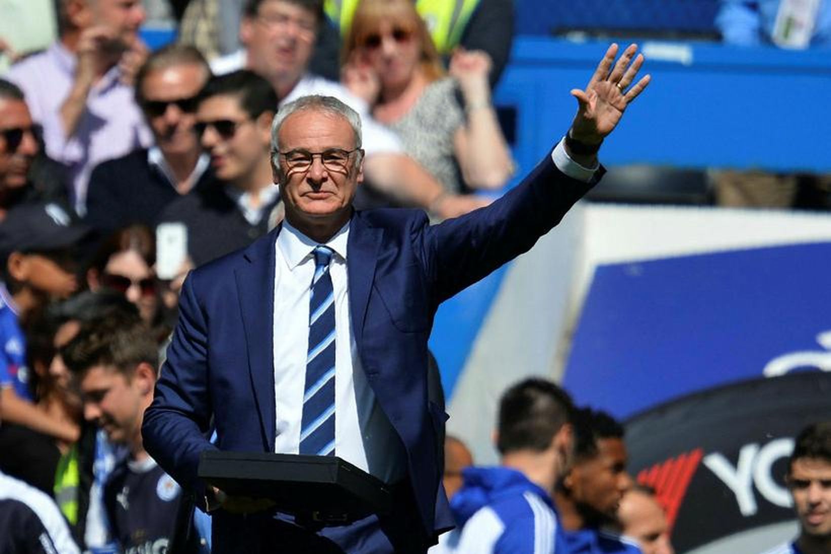 Claudio Ranieri hefur verið rekinn sem knattspyrnustjóri Englandsmeistara Leicester eftir …