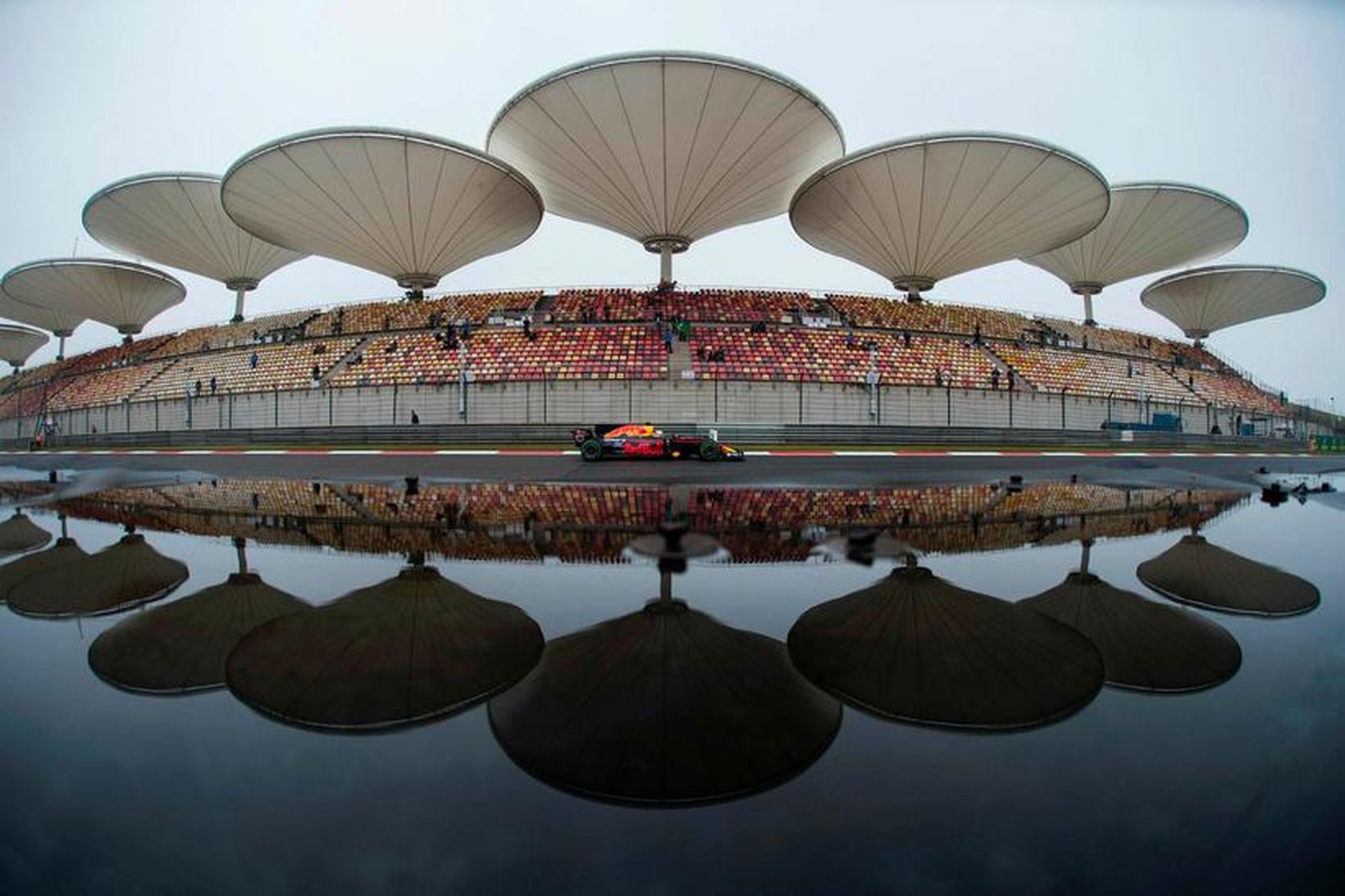 Daniel Ricciardo á ferð í Sjanghæ.