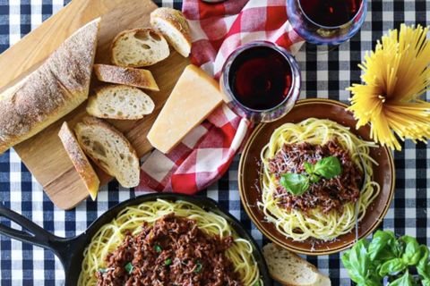Girnilegt ítalskt spaghettí Bolognese sem lífgar upp á tilveruna á rigningardegi.
